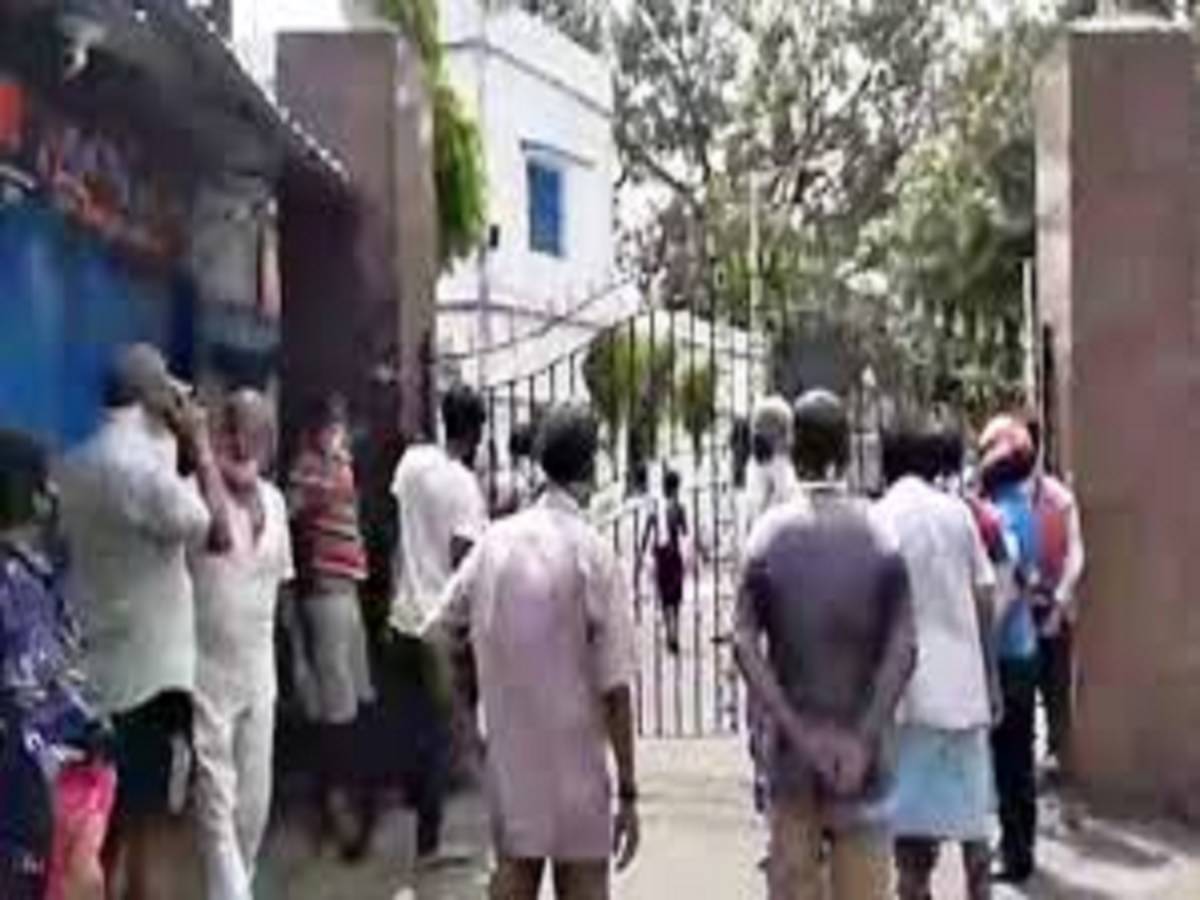 deadbodies at garia sasan: করোনায় মৃত্যু নয়, গড়িয়ার শ্মশানে লাশ নিয়ে ভুয়ো প্রচার চলছে! জানাল স্বরাষ্ট্র দফতর – decomposed bodies are not covid victims, fake video says west bengal home ministry