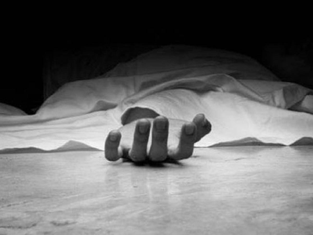 died by suicide: অবসাদে ফ্ল্যাটের ১৭তলা থেকে ঝাঁপ, মৃত্যু ব্যবসায়ী ঘরনির – woman battling depression jumps to death from 16th floor flat in greater noida