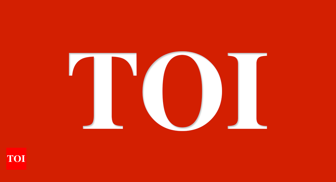 17 injured as bombs fly over cyclone relief | Kolkata News