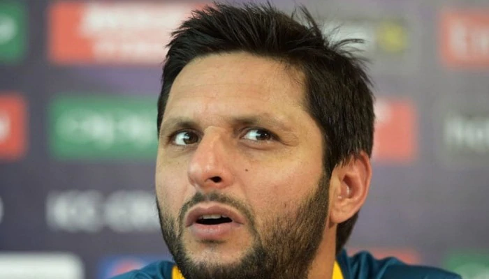 মাস্ক ছাড়াই খোলা মঞ্চে ভাষণ, পাক অধিকৃত কাশ্মীরে গিয়েই করোনা আক্রান্ত আফ্রিদি!