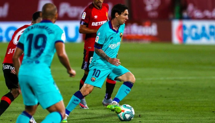 messi returns for barcelona after three months with a bang