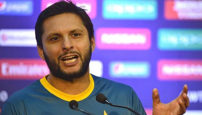 akash chopra lashes out on a you tuber who makes controversial comment on afridi