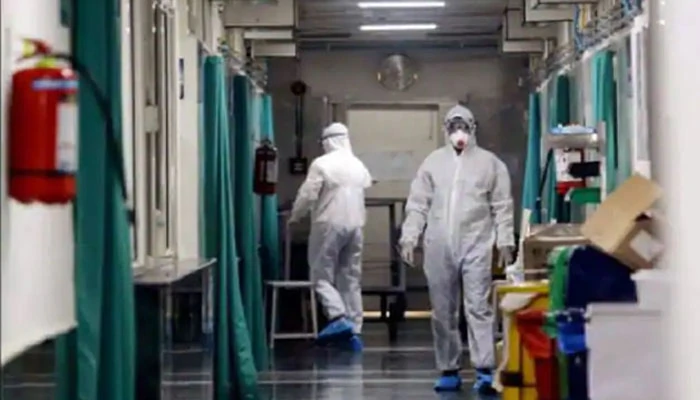 মেডিকেলে করোনা রোগীদের পরিষেবার নামে তোলাবাজির অভিযোগ চুক্তিভিত্তিক চতুর্থ শ্রেণির কর্মীদের বিরুদ্ধে