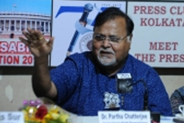 2 officers suspended for teaching black skin is ugly in Bengal school, Kolkata News in Hindi