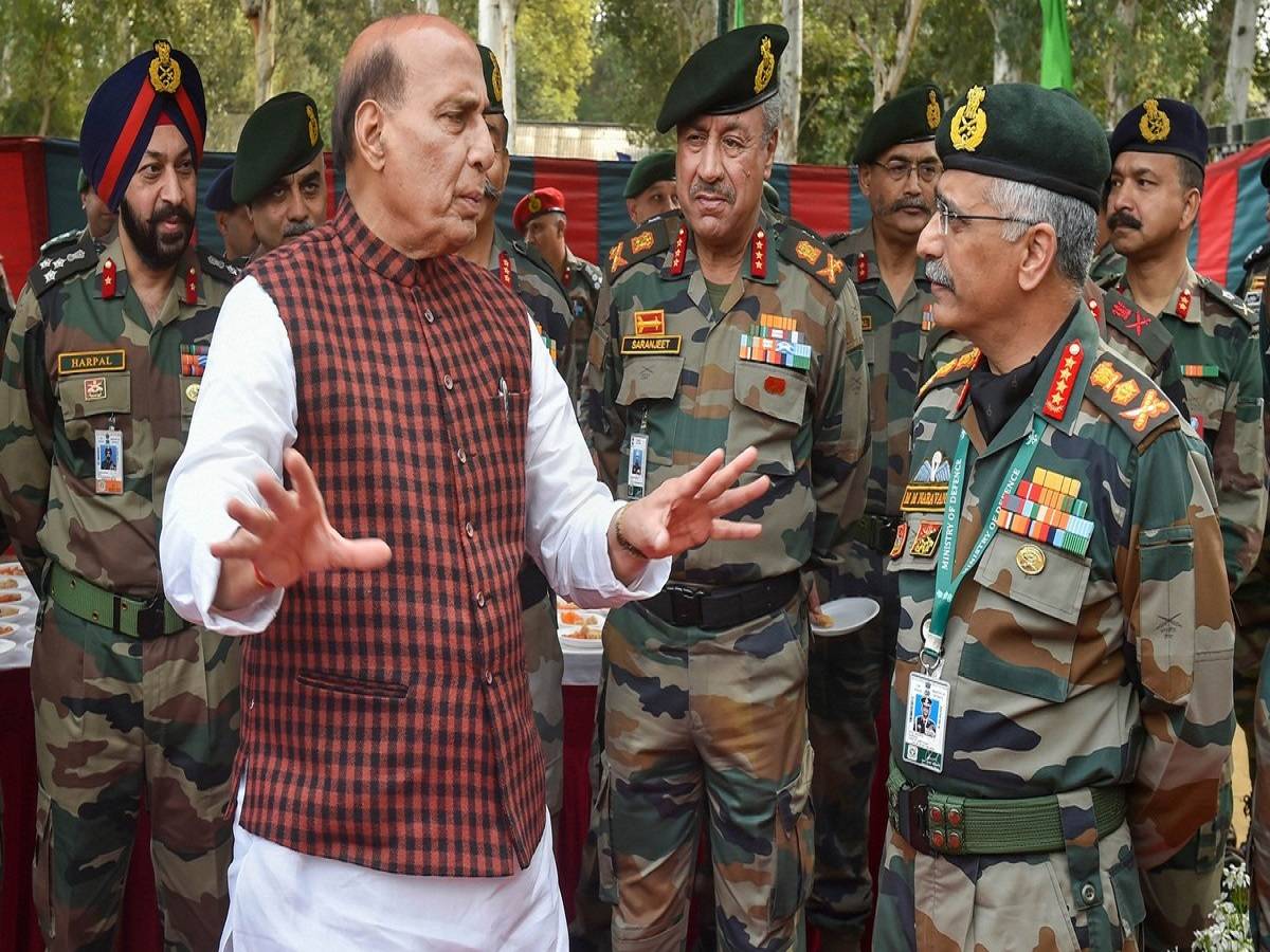ladakh stand off: ভারত-চিন সংঘাতের পর এই প্রথম, শুক্রবার লাদাখ যাচ্ছেন রাজনাথ – defence minister rajnath singh, army chief naravane to visit ladakh on 3 july