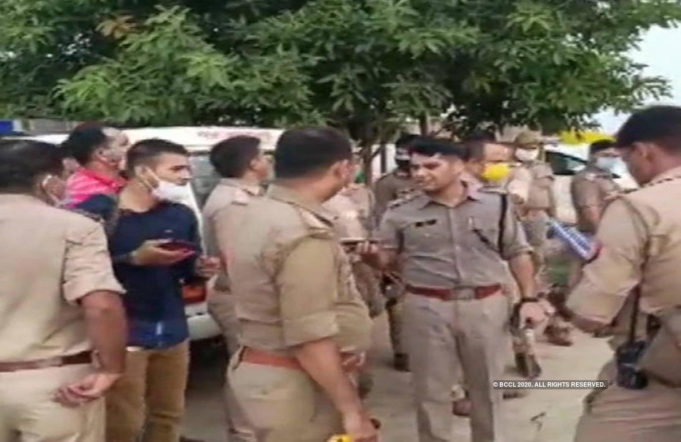 up policemen killed: কানপুরে অপরাধীকে ধরতে গিয়ে এনকাউন্টারে শহিদ ৮ পুলিশকর্মী – eight up policemen killed in encounter with criminals near kanpur