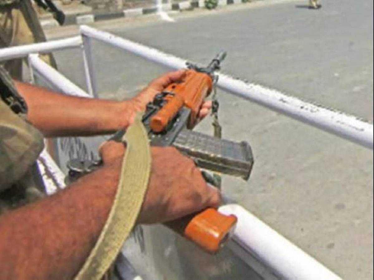 Jammu Kashmir News: কাশ্মীরে সেনা অফিসারকে গুলি করে আত্মঘাতী SSB জওয়ান – ssb jawan kills senior, self using service rifle in jammu kashmir’s kulgam