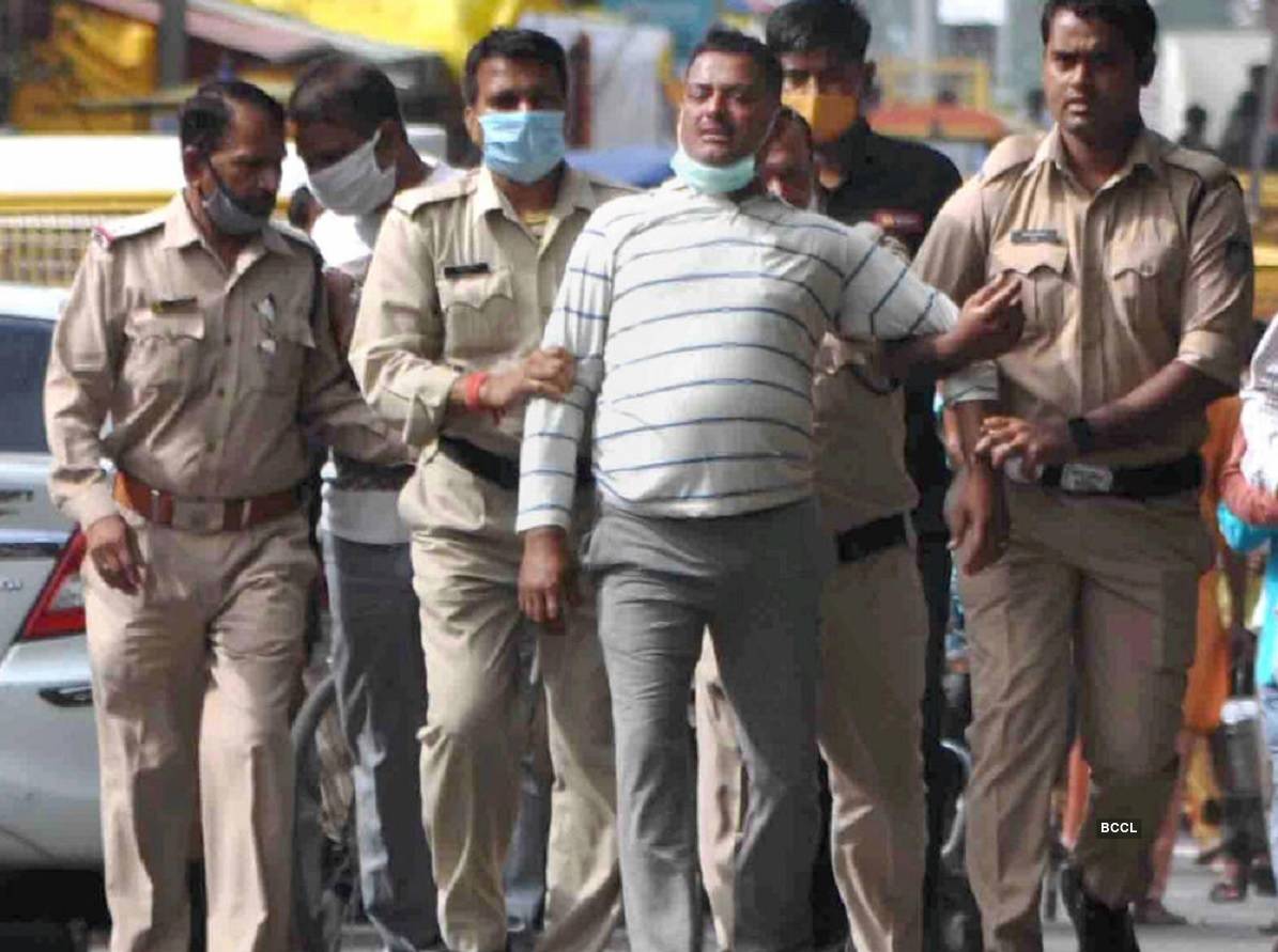Vikas Dubey Killed in Encounter in Kanpur – কানপুরে পালাতে গিয়ে এনকাউন্টারে মৃত ধৃত গ্যাংস্টার বিকাশ দুবে