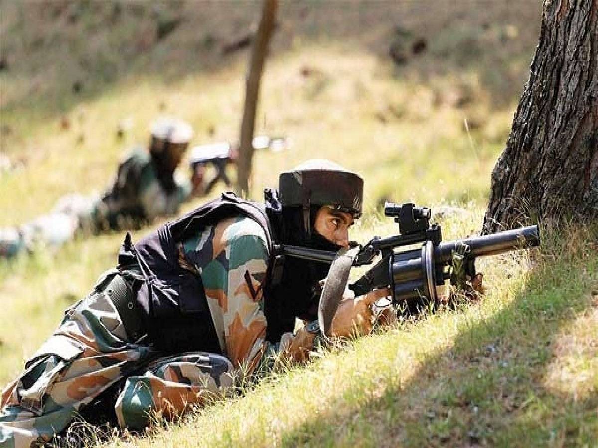 Pakistan violates ceasefire: ২৪ ঘণ্টায় দ্বিতীয় বার সংঘর্ষবিরতি লঙ্ঘন, LoC-তে পাক গুলিতে শহিদ সেনা – pakistan violates ceasefire along loc in jammu and kashmir’s rajouri district, second incident in 24 hours; a soldier killed in pak firing