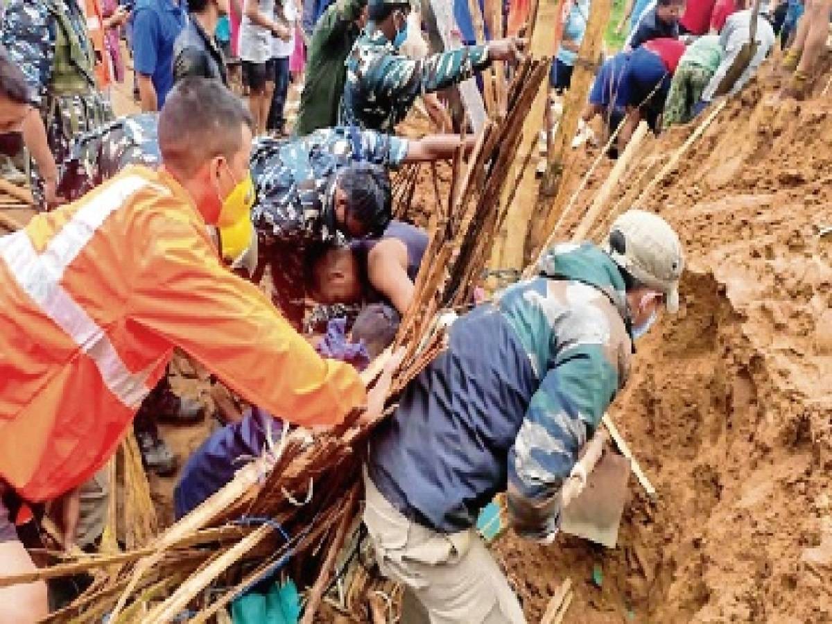 Landslides: অরুণাচলে ভূমিধসে ৪ শিশু-সহ মৃত ৮, শোকপ্রকাশ মোদীর – at least 8 people, including four children, killed in arunachal pradesh landslides