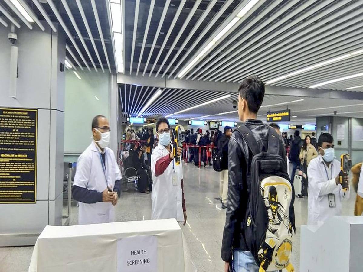 man flies from delhi to kolkata with corona+: পকেটে পজিটিভ রিপোর্ট, দিল্লি থেকে ফ্লাইটে দিব্বি কলকাতা এলেন করোনা আক্রান্ত! – 34 years man flies from delhi to kolkata via guwahati with covid+ report in his pocket