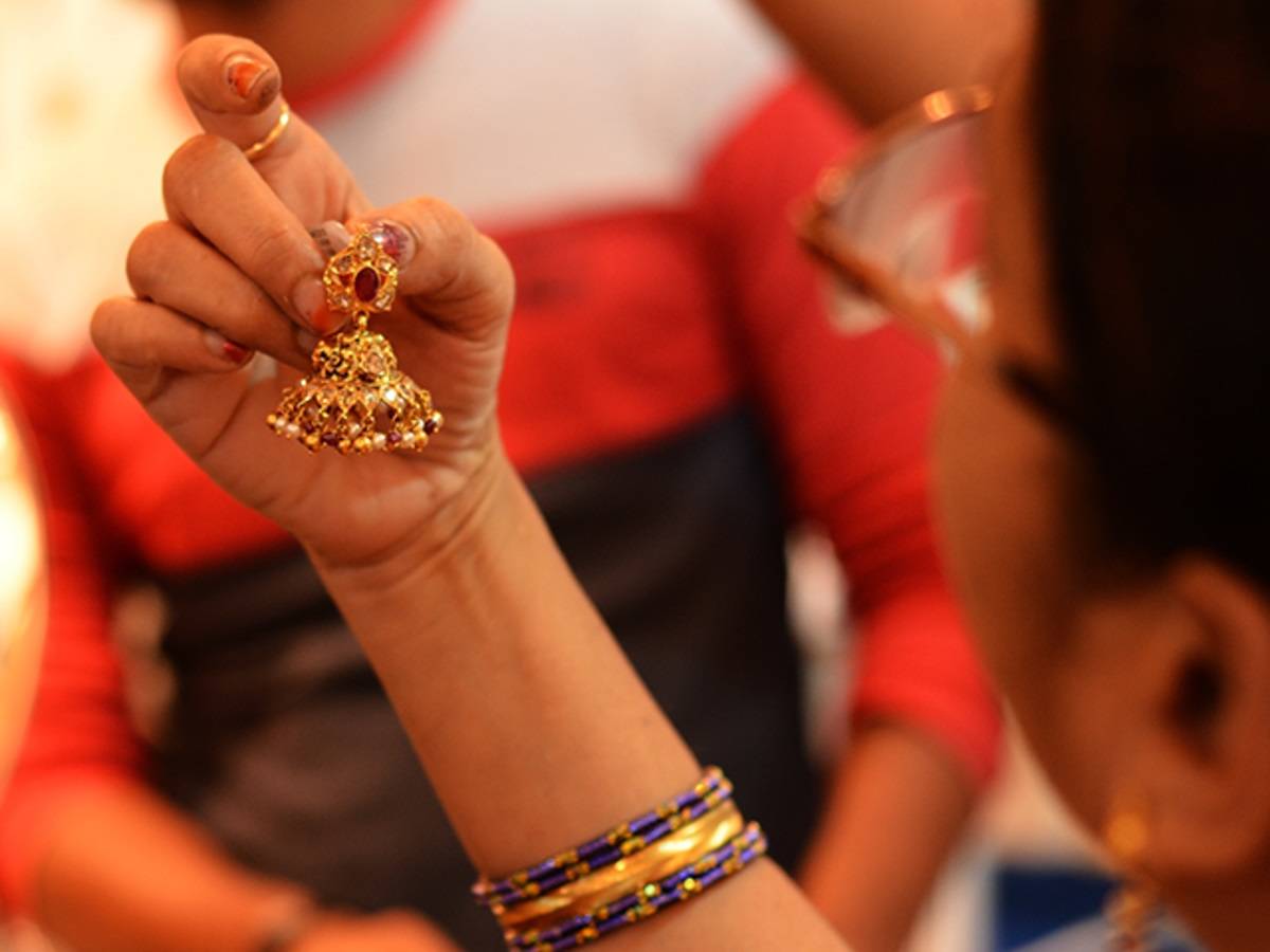 Gold Price Today in Kolkata: সুখবর! শুক্রবার ফের দাম কমল সোনা-রুপোর, কলকাতায় কত? জানুন… – 22c and 24c gold price and silver rate 17 july 2020 in kolkata west bengal across india