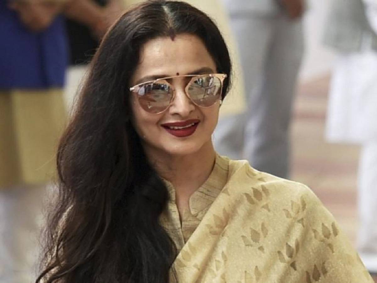 Rekha: উপসর্গহীন রেখার করোনা পরীক্ষায় আপত্তি! অনুরোধের আসর মেয়রের – mumbai mayor kishori pednekar urges rekha to get tested for covid 19