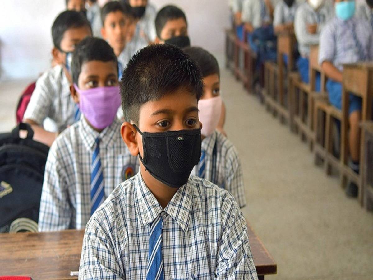 school reopen: অগস্ট, সেপ্টেম্বর নাকি….? স্কুল খোল নিয়ে অভিভাবকদের মতামত চায় কেন্দ্র – before any final decision hrd ministry seeks parent’s opinion over re-opening of schools