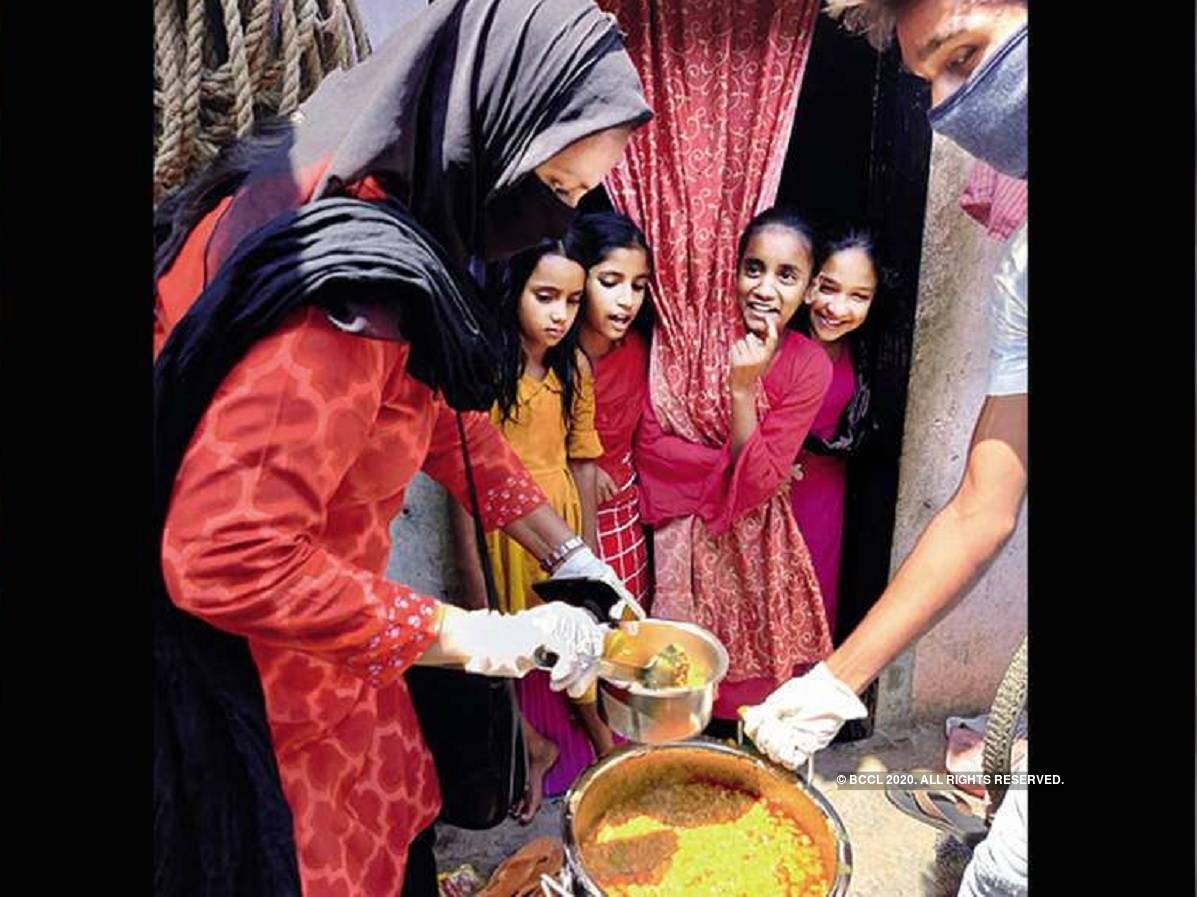 coronavirus: বেরিয়ে গিয়েছে শেষ সঞ্চয় ৪ লাখ, লকডাউনে ক্ষুধার্ত ১৫০০ জনকে খাওয়াচ্ছেন দম্পতি – mumbai: couple exhausts rs 4 lakh savings to feed 1,500