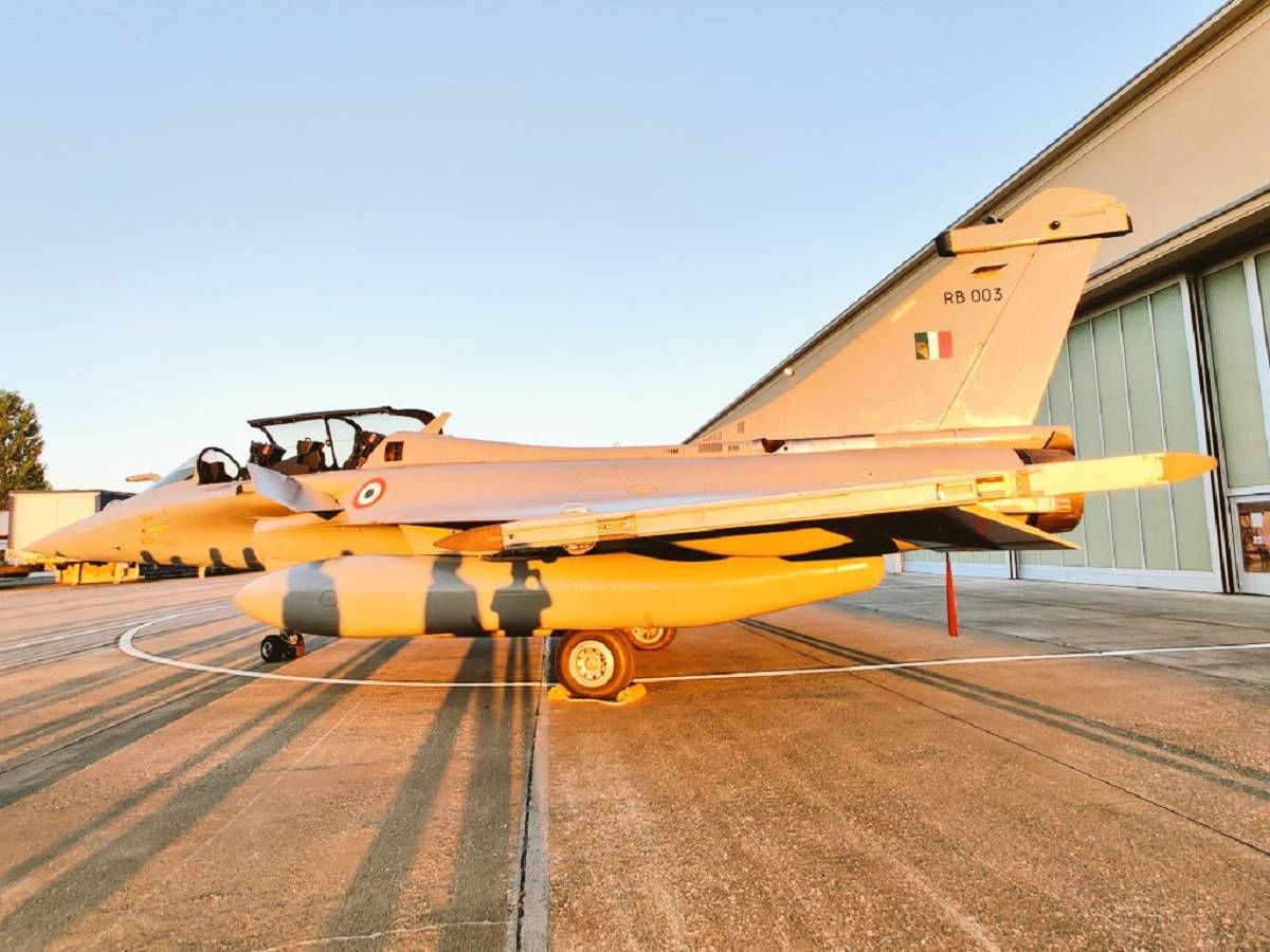 Rafale fighter jets: শত্রুরা সাবধান! ফ্রান্স থেকে ভারতে পাড়ি ৫ রাফাল জেটের, ছবিগুলি জাস্ট দেখুন… – ‘new milestone in india-france defence cooperation’, first lot of rafale fighter jets for india flies out of france
