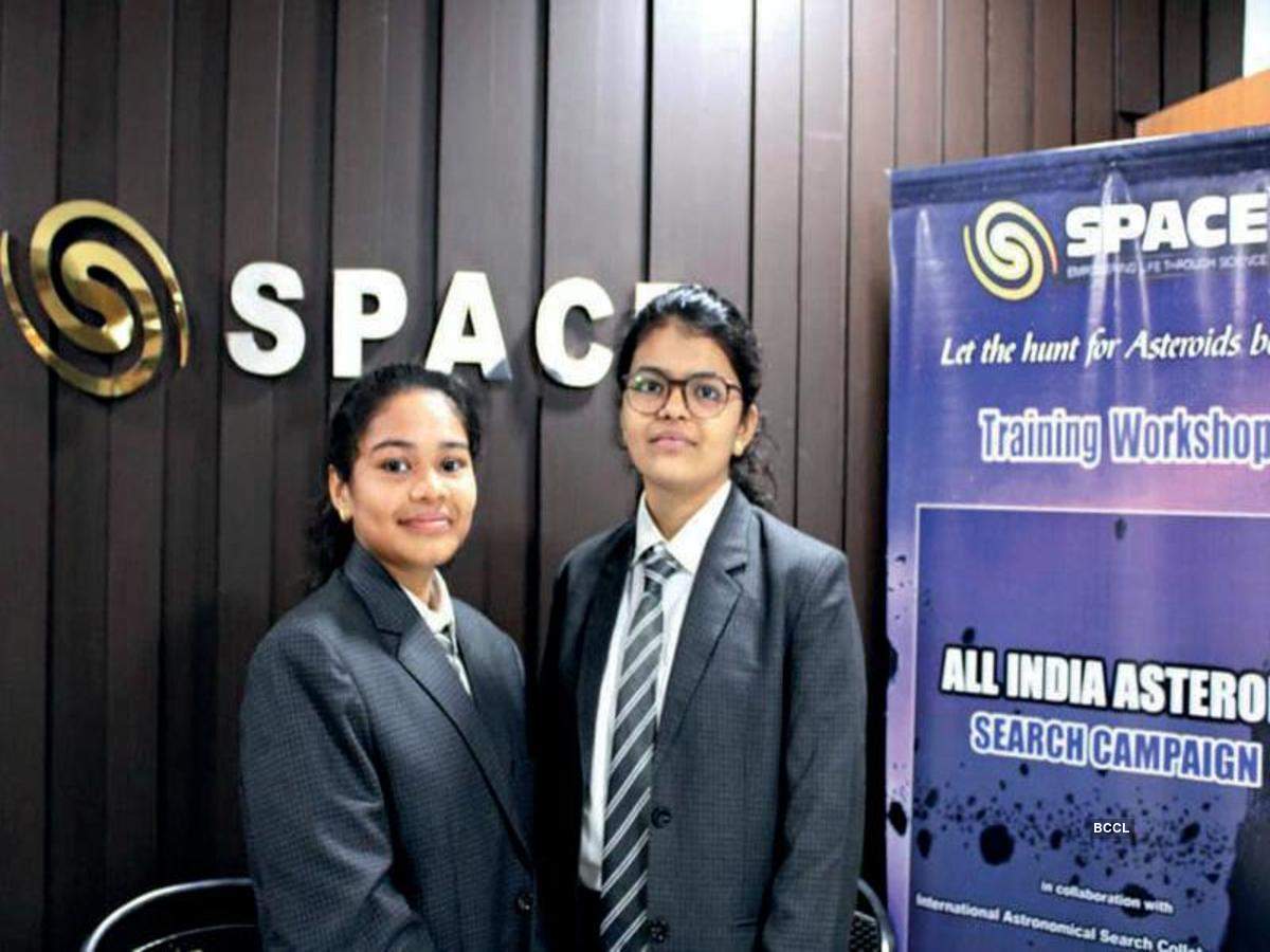 discovering asteroid: মহাকাশে নয়া গ্রহাণুর সন্ধান দিল সুরাতের ২ কিশোরী, কুর্নিশ নাসার – two girl students of class 10 from surat discover asteroid, confirms nasa