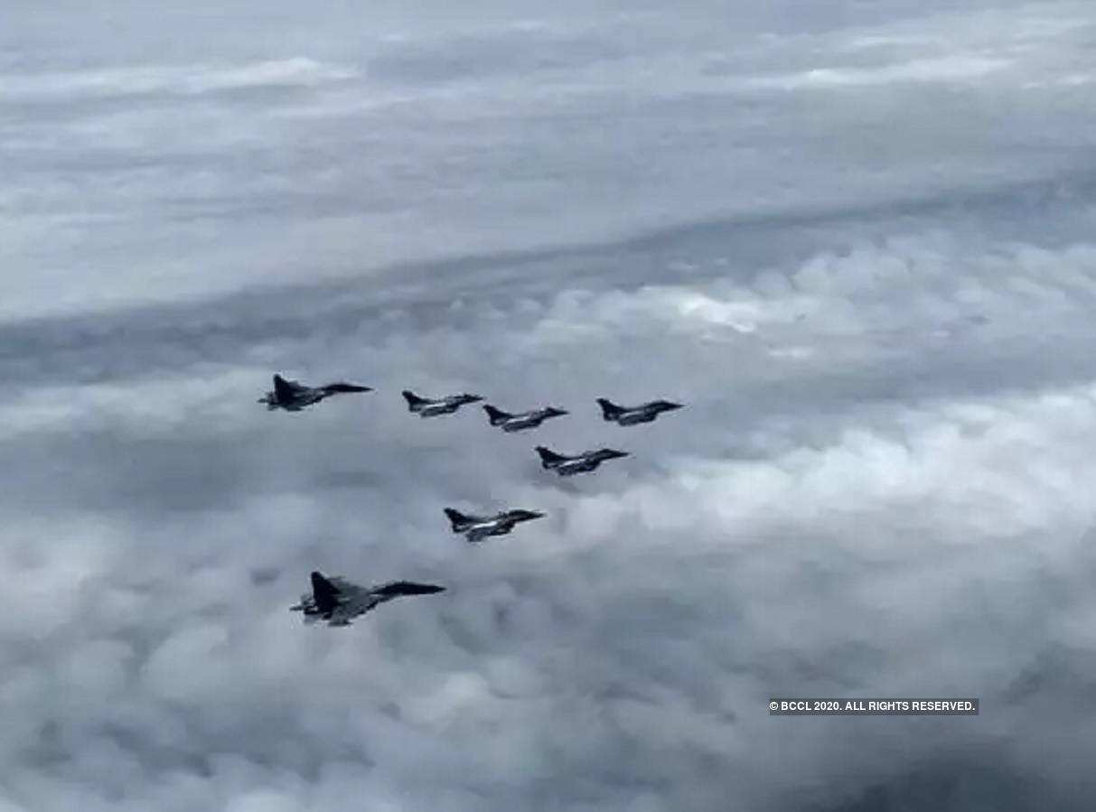 Rafale Jets In India: ‘বাহিনীর ইতিহাসে নয়া অধ্যায়ের সূচনা’, রাফালকে ভারতে স্বাগত জানালেন রাজনাথ – touch down of rafale jets in india marks beginning of new era in our military history, says rajnath singh