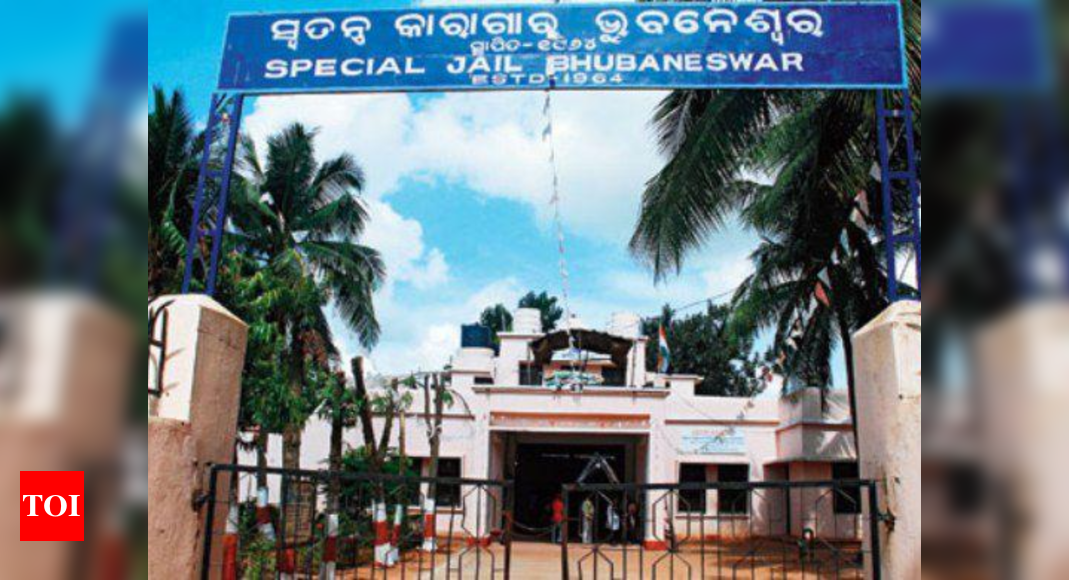 Curb on mobile phone use by Odisha jail personnel, reward for seizing contraband | Bhubaneswar News