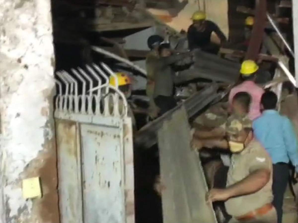 Building collapsed: নয়ডায় নির্মীয়মাণ বহুতল ভেঙে মৃত ২, জখম ৩ – noida: 2 killed, 3 injured as portion of under-construction building collapses