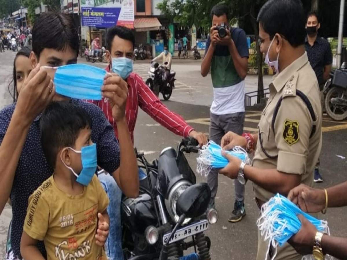coronavirus: ৬ ঘণ্টায় বিলি ১৪ লক্ষ মাস্ক, বিশ্ব রেকর্ড ছত্তীসগঢ়ে – 14 lakh masks distributed in 6 hrs by raigarh police, world record set