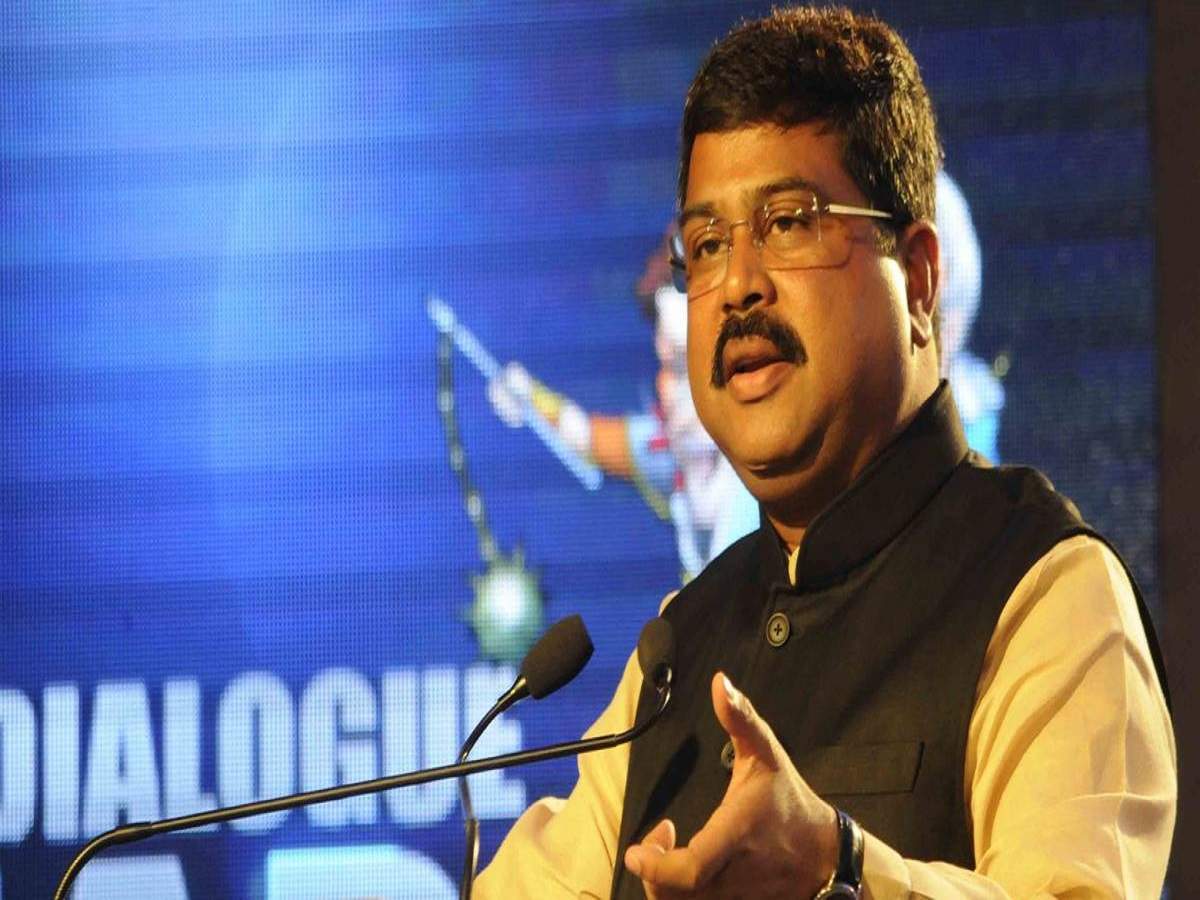 Dharmendra Pradhan: মোদীর সঙ্গে বৈঠকে উপস্থিত ছিলেন, করোনা আক্রান্ত পেট্রলিয়াম মন্ত্রী ধর্মেন্দ্র প্রধান! – oil minister dharmendra pradhan tests positive for coronavirus