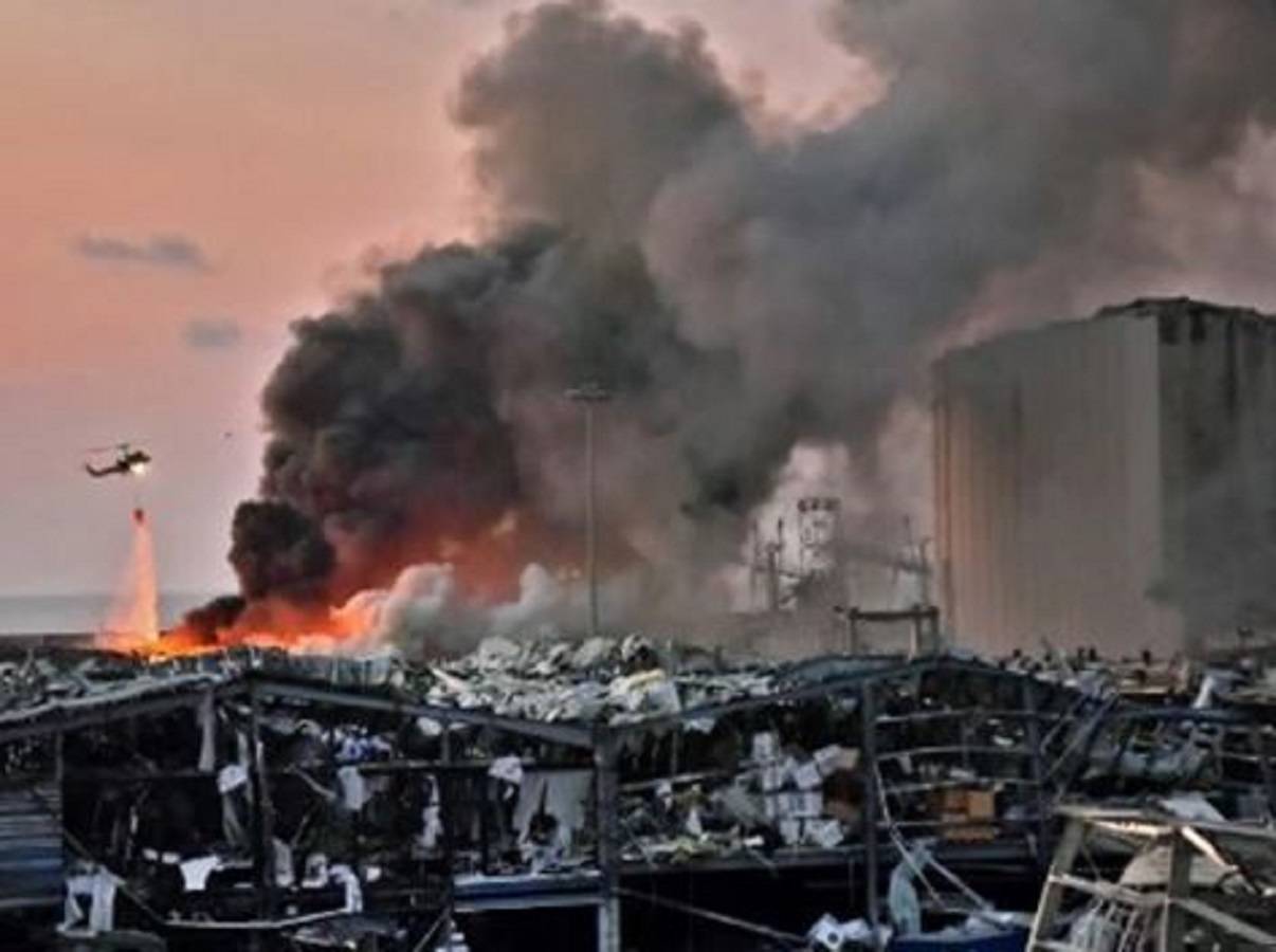 Beirut blast: বেইরুটে ব্যাপক বিস্ফোরণ, হতাহত শতাধিক – lebanon: massive explosion rocks capital beirut, several feared dead