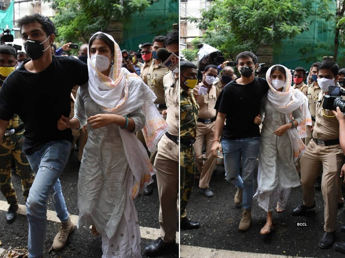 sushant singh rajput death case: সুশান্ত: ফের সপরিবারে ED-র দফতরে রিয়া, দ্বিতীয় দফায় শুরু জেরা – Sushant Singh Rajput Death Case: Rhea Chakraborty Reaches Ed Office For Second Round Of Questioning