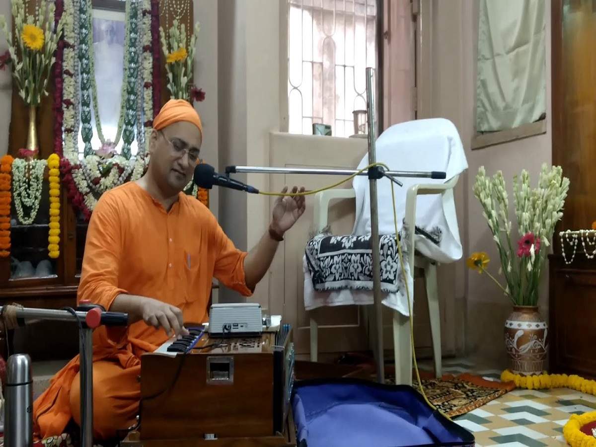 Kripakarananda Maharaj: স্বামী কৃপাকরানন্দকে মুখ্যমন্ত্রী বানানোর চেষ্টা গভীর এক পরিকল্পনার অংশ মাত্র… – kripakarananda maharaj and bjp’s internal battle for the cm candidature in west bengal