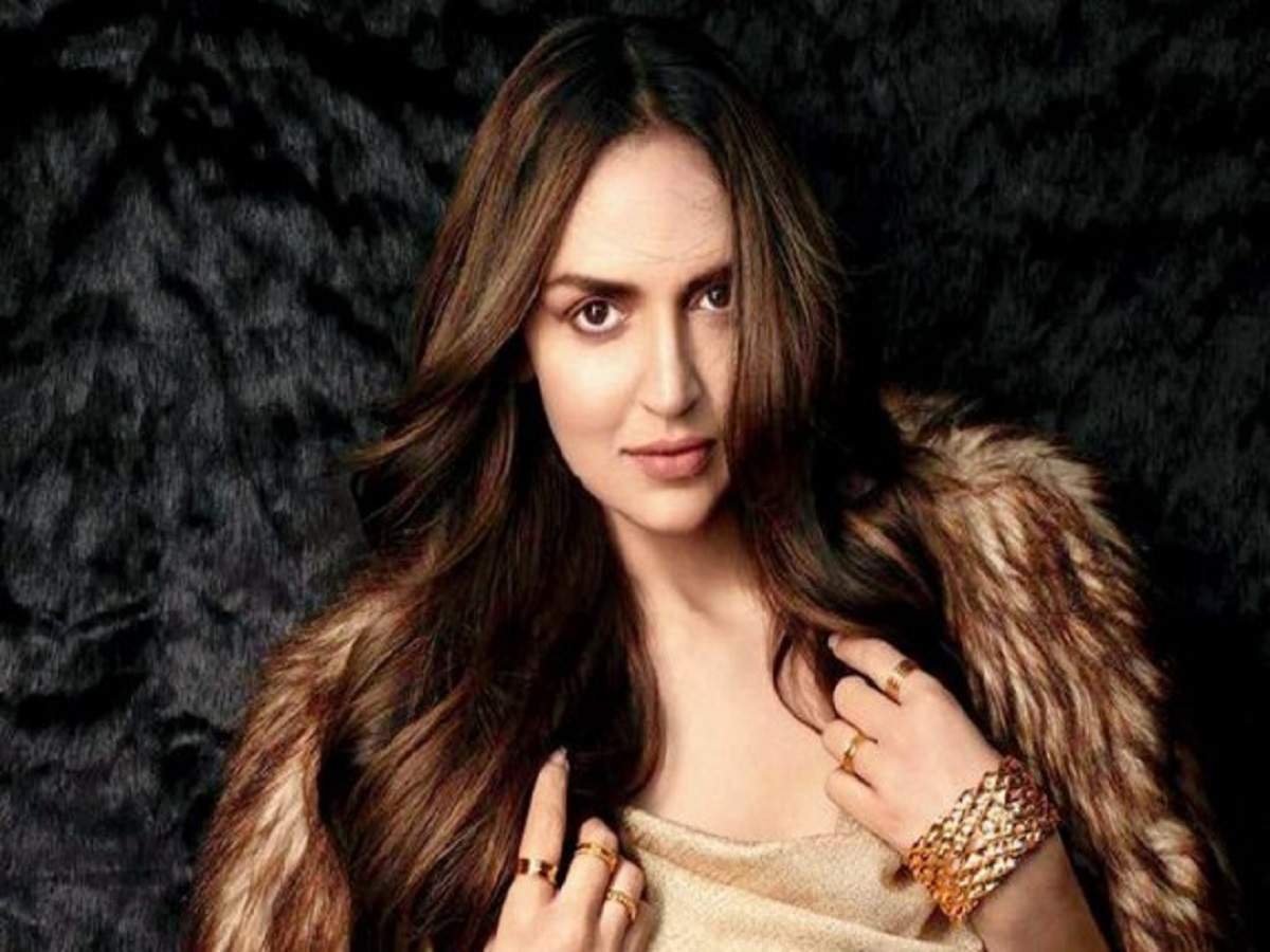 Esha Deol Sings: অভিনেত্রী-নৃত্যশিল্পী-লেখিকা এবার নয়া অবতারে, ভক্তিগীতি গাইলেন এষা – ganesh chaturthi 2020: actress esha deol takhtani makes her singing debut with ganesh shloka