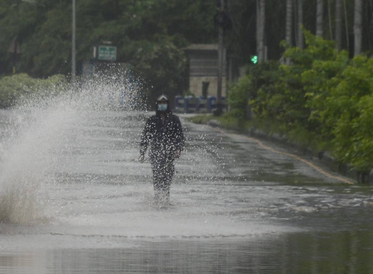 West Bengal Weather: দক্ষিণবঙ্গে প্রবল বর্ষণে প্লাবনের আশঙ্কা, আসছে আরও একটা নিম্নচাপ – west bengal weather: depression caused heavy rain in south bengal including kolkata