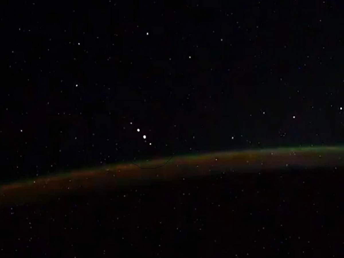 UFO: WATCH: ‘UFO-র দেখা পেয়েছি’, ভিডিয়ো প্রকাশ করে দাবি রুশ মহাকাশচারীর – russian cosmonaut ivan vagner spots 5 apparent ufos