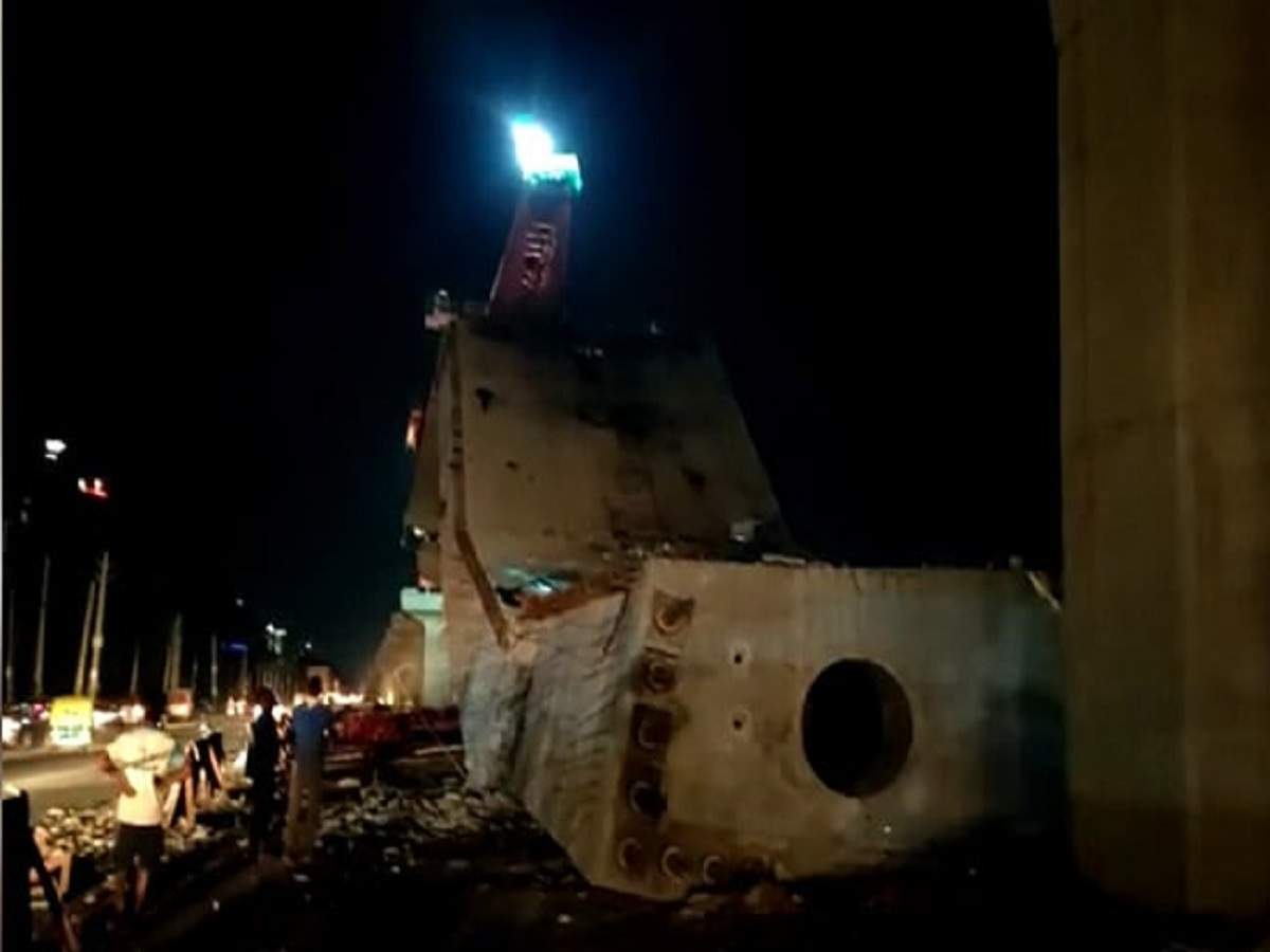 flyover collapses: ৬ কিলোমিটার দীর্ঘ নির্মীয়মাণ উড়ালপুলের একাংশ ভেঙে পড়ল গুরুগ্রামে – part of 6-km long under-construction flyover collapses in gurugram; 2 injured