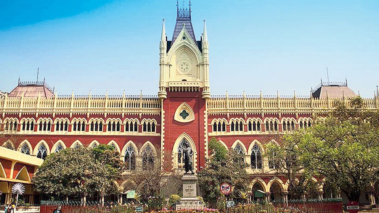 कलकत्ता हाई कोर्ट ने राज्य के फैसले को चुनौती देने वाली 3 याचिकाओं को किया खारिज Calcutta High Court division bench dismisses 3 writ petitions challenging state decision