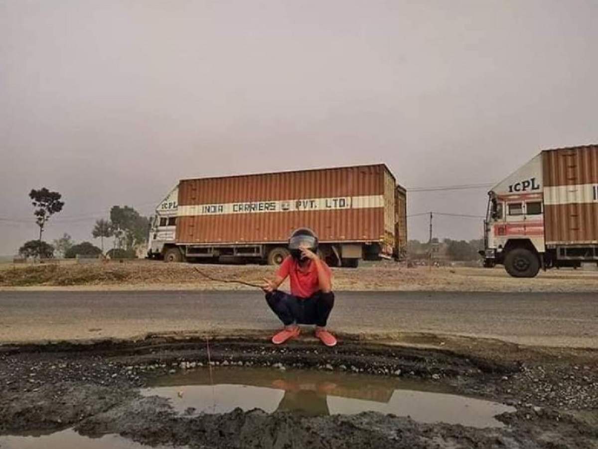 Congress leader passes off pothole images: FAKE ALERT: রাস্তাজুড়ে খানাখন্দ, পশ্চিমবঙ্গের ছবি উত্তরপ্রদেশের বলে ট্যুইট কংগ্রেসের – congress leader passes off pothole images from west bengal as that from uttar pradesh, know the truth