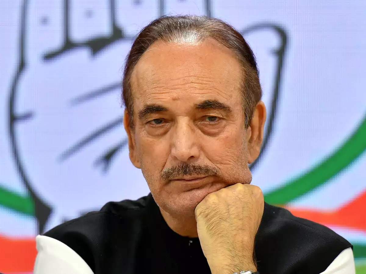 congress reshuffle: ‘বিদ্রোহী’ গুলাম নবি আজাদের ডানা ছাঁটলেন সনিয়া, উত্থান সুরজেওয়ালার – reshuffle in congress, ghulam nabi azad has been sacked from aicc general secretary post