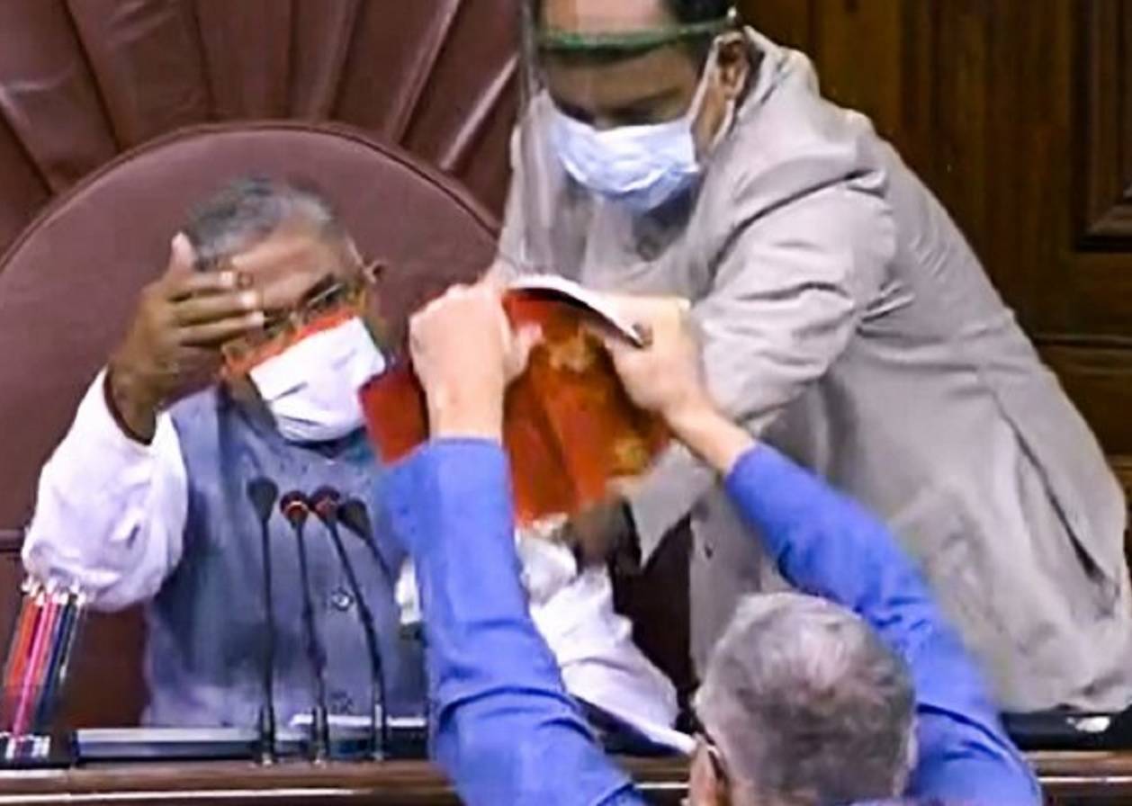 rajya sabha chaos: কৃষিবিল নিয়ে রাজ্যসভায় বিক্ষোভ: বরখাস্ত ডেরেক-দোলা-সহ ৮ বিরোধী সাংসদ – opposition mps including derek o’brien, ripun bora suspended over rajya sabha chaos