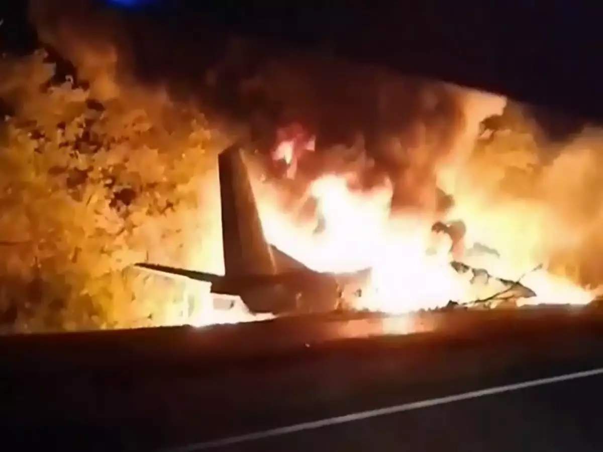 ukraine plane crash: ইউক্রেনে রাতের অন্ধকারে ভেঙে পড়ল বায়ুসেনার বিমান, মৃত কমপক্ষে ২২ – at least 22 dead in military plane crashes in ukraine