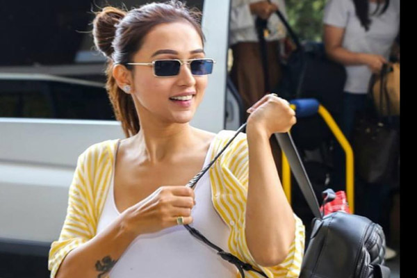 CAB arrested for making objectionable gestures to MP Mimi Chakraborty, Kolkata News in Hindi