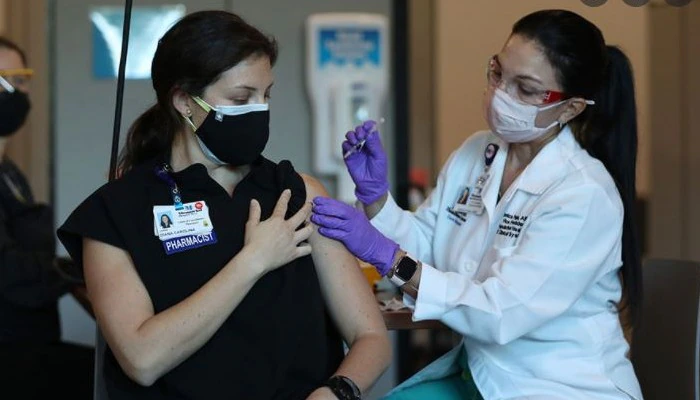 টিকা নেওয়ার পরেও কতজন আক্রান্ত? তথ্য নেই, হাইকোর্টে জানাল কেন্দ্র