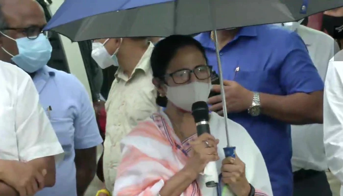 ডাক্তারদের অভাব পূরণ করতে প্র্যাকটিশনার সিস্টার, নার্সদের পদোন্নতির ঘোষণা। Mamata Banerjee announced practioner nurse post