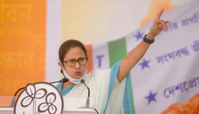 Afghanistan থেকে ভারতীয়দের উদ্ধার না করে সেনা তুলে নিলে? কেন্দ্রকে বিঁধলেন Mamata