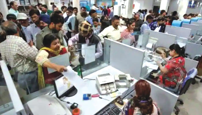 Bank: বৃহস্পতিবার থেকেই বদলে যাচ্ছে ব্যাঙ্কের কাজের সময়, জানিয়ে দিলেন মমতা