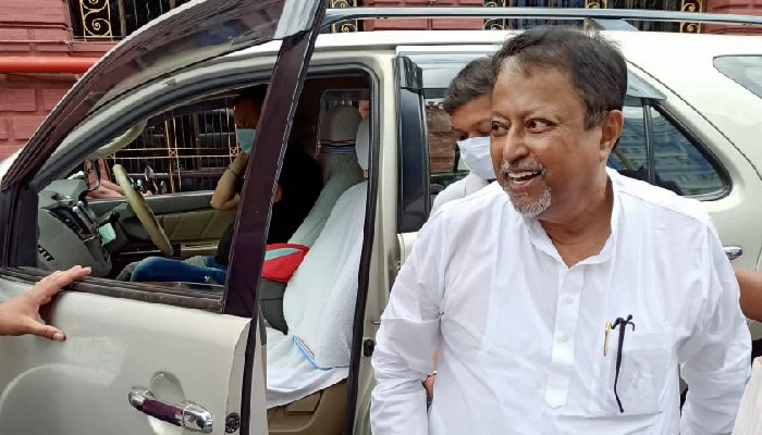 স্নায়ুঘটিত সমস্যা নিয়ে SSKM-এ ভর্তি Mukul Roy, গঠিত হল মেডিক্য়াল বোর্ড /TMC leader Mukul Roy admitted in kolkata’s SSKM Hospital