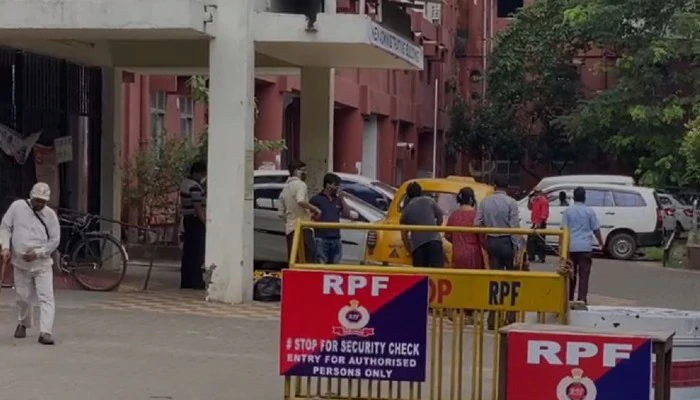 দক্ষিণ-পূর্ব রেলের অফিসে হানা CBI-র, ঘুষ নিতে গিয়ে হাতেনাতে পাকড়াও ২ আধিকারিক