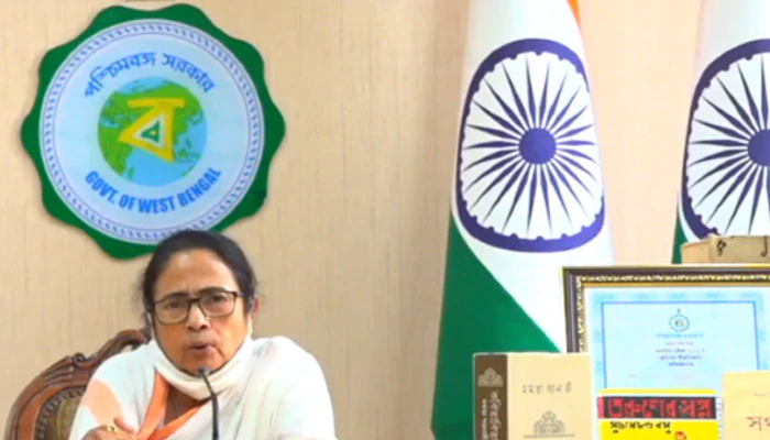 পড়ুয়াদের সরকারি বৃত্তি পেতে ৭৫% নম্বর লাগবে না, ৬০% হলেই চলবে, ঘোষণা Mamata-র